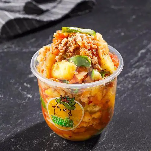 Rujak Bebeg — Buah muda ditumbuk kasar bersama bumbunya — teksturnya juara.
