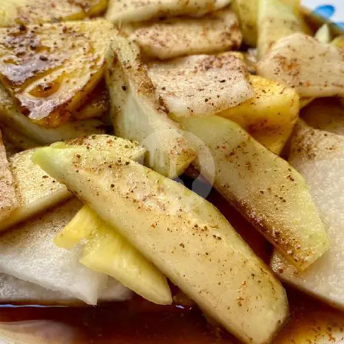 Rujak Buah — Rujak buah klasik dengan bumbu kacang gula jawa. Aman untuk semua lidah.