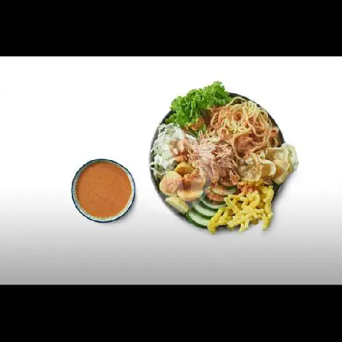 Rujak Juhi Betawi — Rujak juhi khas Betawi: cumi kering, kentang, dan sayur dengan bumbu kacang.