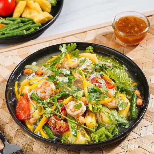 Thai Mix Salad — Campuran sayur dan buah dengan dressing Thai. Ringan tapi mengenyangkan.